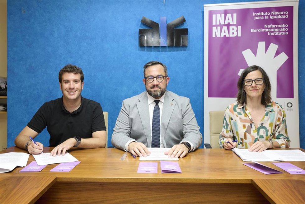 Firma del convenio entre la Federación navarra de municipios y concejos y el INAI.