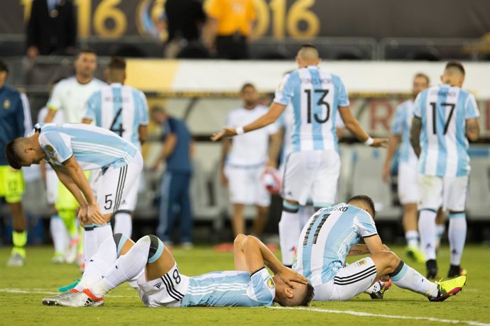Futbol, Argentina v Chile. Copa America Centenario 2016. La seleccion argentina , lamenta la derrota contra Chile tras el partido final de la Copa America Centenario disputado en el estadio Met Life de Nueva Jersey, Estados