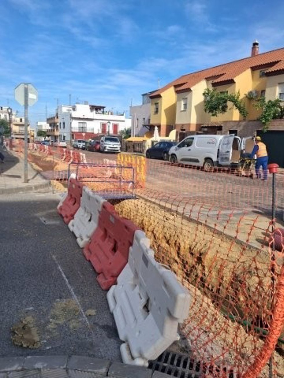 Obras de refuerzo de la Red de media tención en Santiponce (Sevilla)
