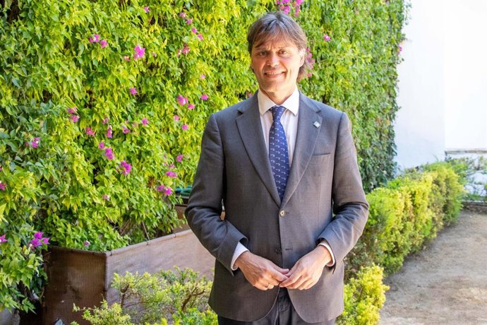 El rector de la Universidad Pablo de Olavide y portavoz de las Universidades públicas andaluzas, Francisco Oliva, durante el I Encuentro de Rectores y Presidentes de Consejos Sociales de Andalucía, celebrado en el marco de los Cursos de Verano de la UPO