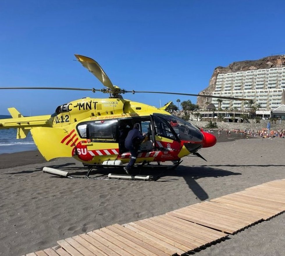 Archivo - Helicóptero medicalizado del Servicio de Urgencias Canario (SUC)