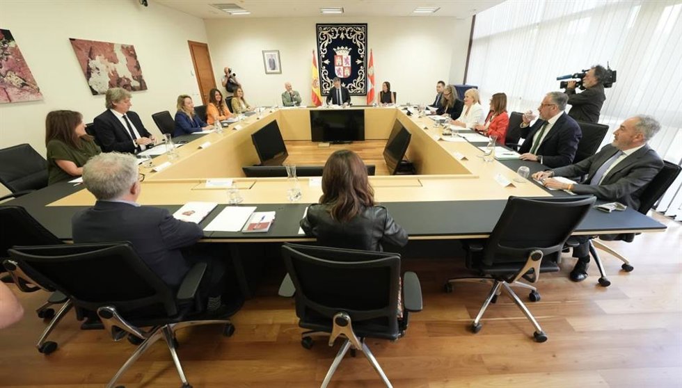 Imagen de archivo de una reunión de la Mesa de las Cortes y de la Junta de Portavoces en la XII Legislatura