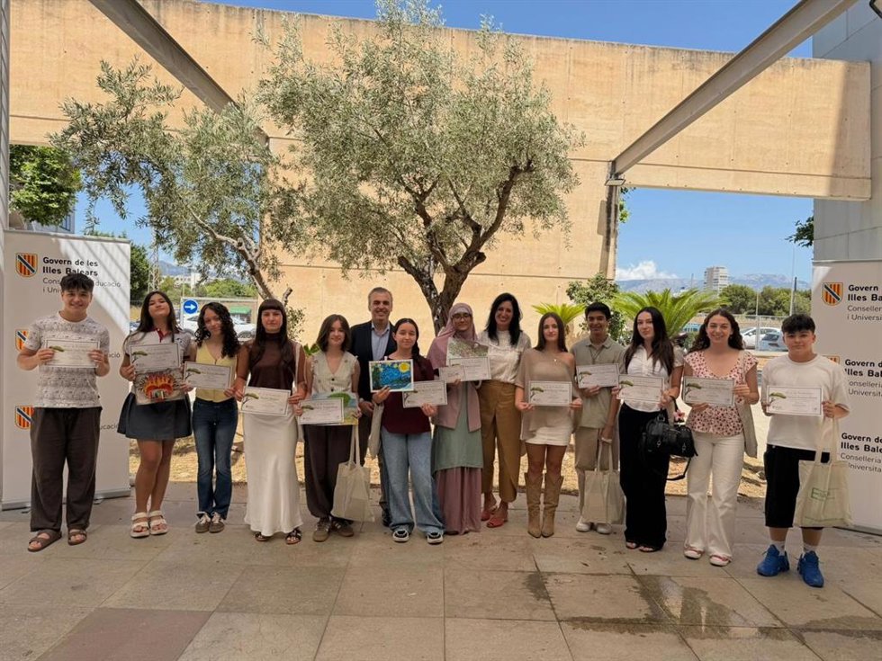 Casi 70 alumnos de Mallorca, Menorca y Eivissa asisten a la entrega de los premios del certamen Lo Pi Fomrmentor.