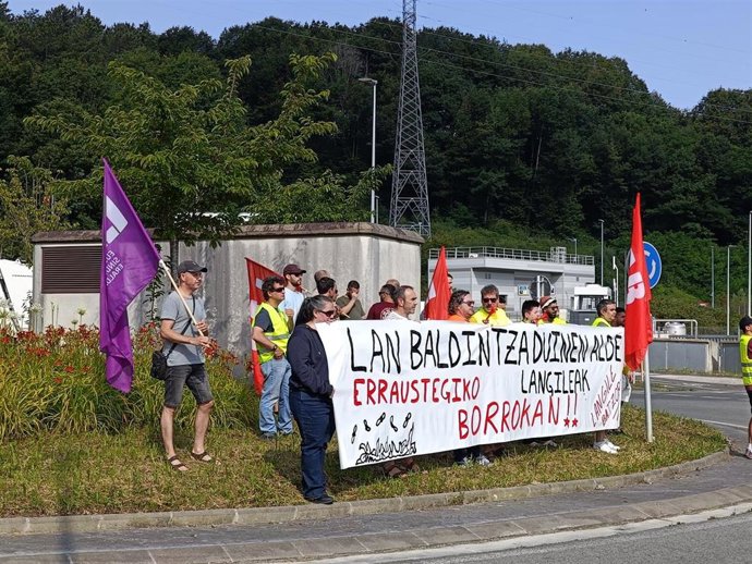 Concentración de los trabajadores de la incineradora de Zubieta