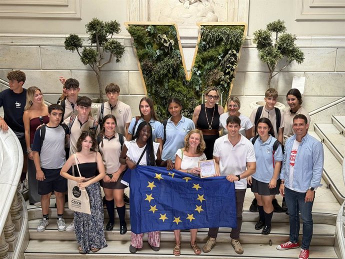 Alumnes del Cabanyal agraïxen a Compromís i PSPV l'impuls de la Capital Verda que va fer possible el seu Erasmus+