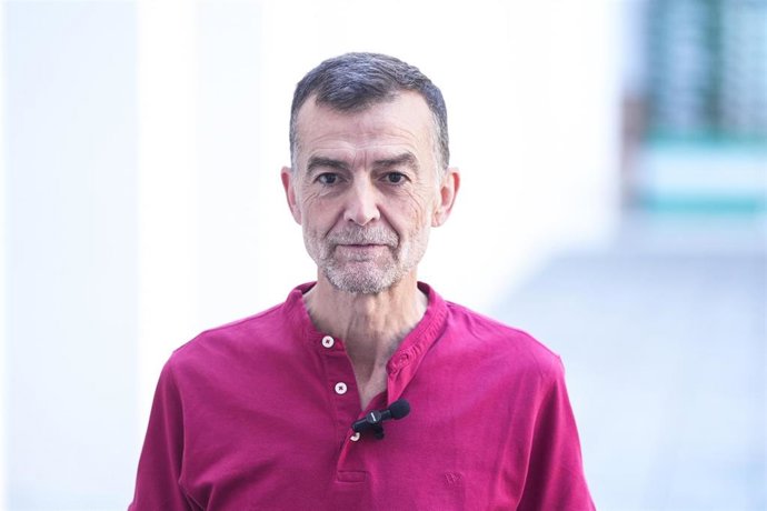El coordinador federal de IU y candidato de Por Andalucía, Antonio Maíllo, atiende a los medios en el patio de prensa del Parlamento. A 10 de junio de 2026 en Sevilla (Andalucía, España). 