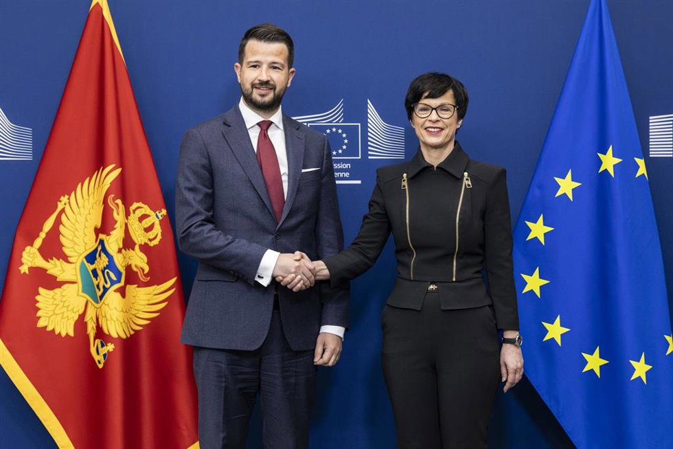 Archivo - El primer ministro de Montenegro, Milojko Spajic, y la comisaria europea de Ampliación, Marta Kos