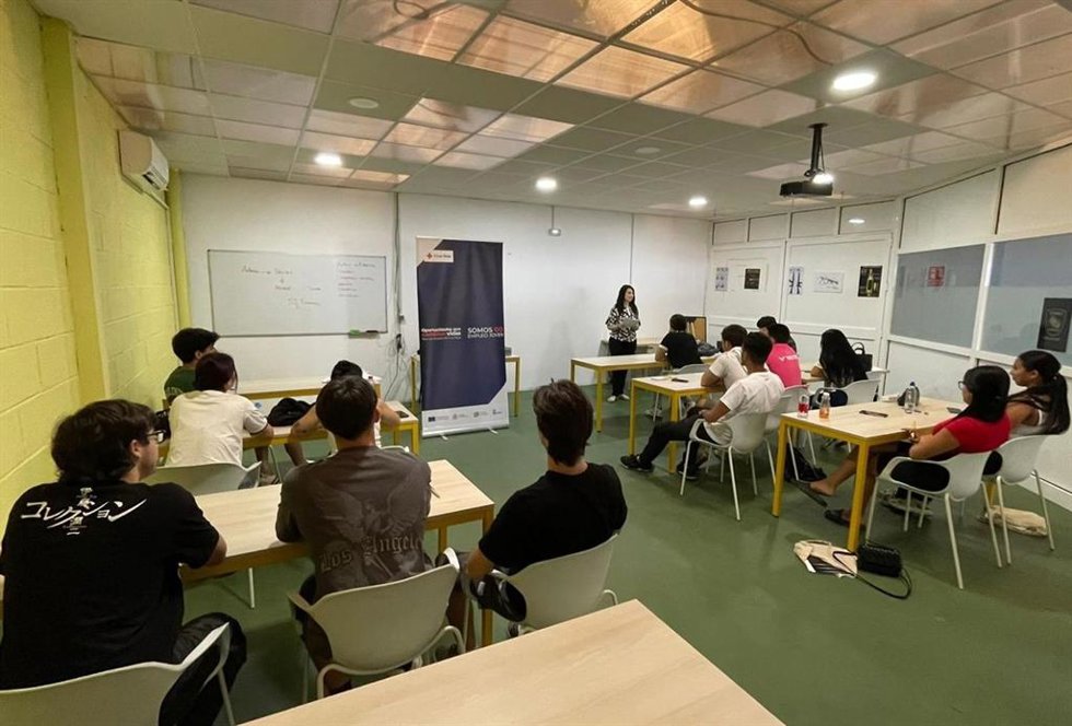 Certificado de Profesionalidad oficial en Vigilancia, Seguridad Privada y Protección de Explosivos en el que participan 15 alumnos y alumnas del proyecto 'Aceleradores GO Empleo Juvenil'.