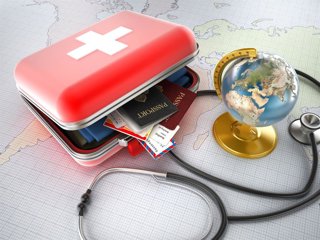 Archivo - Atención médica durante viajes.