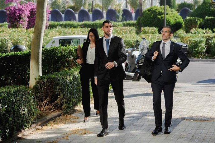 El futbolista Rafa Mir a su llegada a la Audiencia Provincial de Valencia, a 28 de mayo de 2026, en Valencia