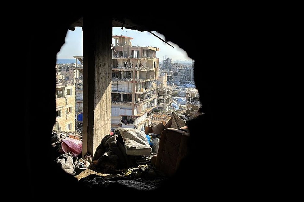 Daños graves sobre una vivienda en ciudad de Gaza a causa de un ataque de Israel