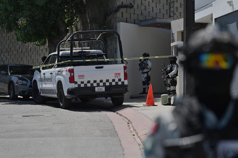 Archivo - Miembros de la Guardia Nacional Mexicana custodian la vivienda de un narcotraficante en Tijuana, Baja California