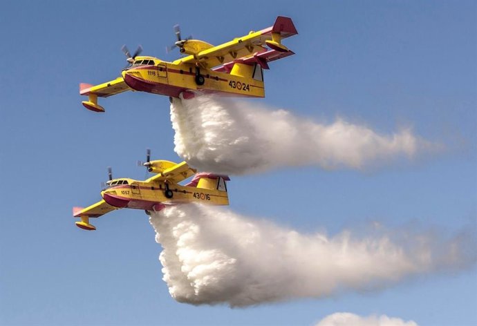 Avións apagafuegos enviados polo Ministerio de Defensa a Xermade