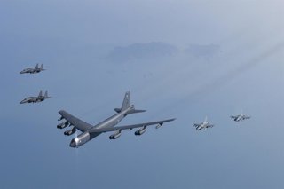 Archivo - Arxivo - Un B-52H Stratofortress nord-americana a Corea del Sud (arxiu)