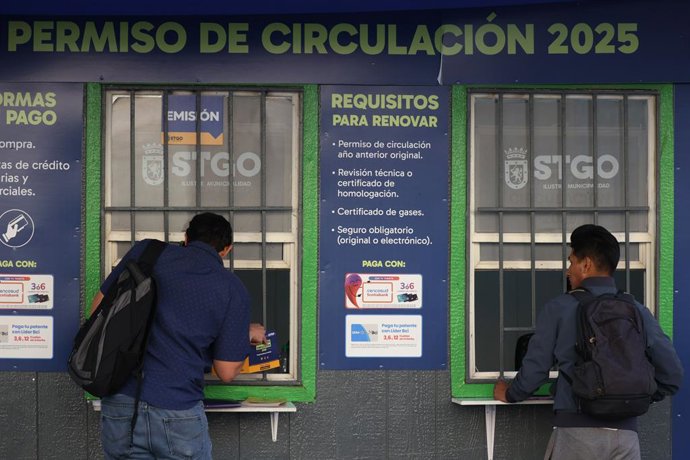 Santiago 12 de marzo 2025. Se desarrolla una a alianza publico privada con Lider Bci y Cencosud Scotiabank, para el pago de los permisos de circulacion de la comuna.  Dragomir Yankovic/Aton Chile