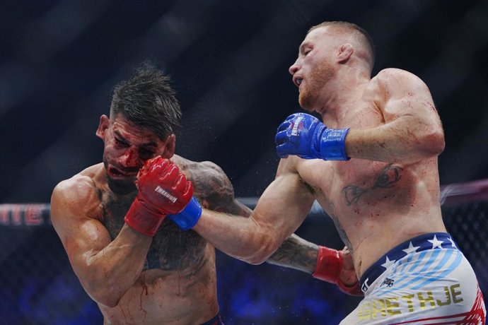 14 de junho de 2026, Washington, D.C., EUA: Justin Gaethje e Ilia Topuria se enfrentam no octógono em uma luta de 5 rounds no UFC Freedom 250, no gramado sul da Casa Branca, em 14 de junho de 2026, em Las Vegas, Nevada. (Foto de Louis Grasse/PXImages), Im