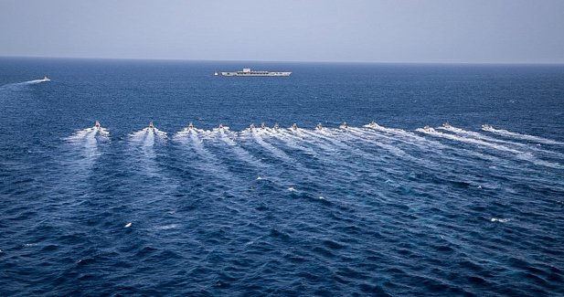 Varios buques iraníes cruzan "sin incidentes" Ormuz, un día después del anuncio del acuerdo de EEUU e Irán