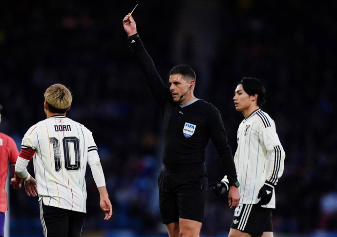 Archivo - El árbitro Shaun Evans