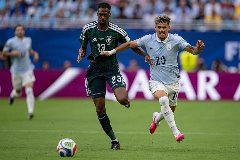 Maxi Araújo en el Arabia Saudí-Uruguay del Mundial