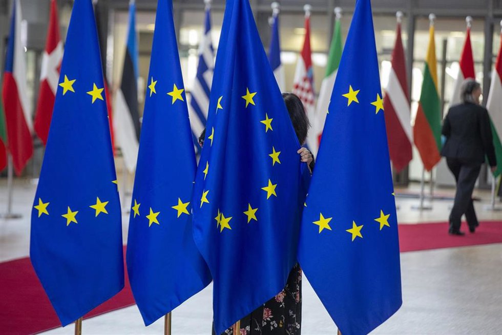 Archivo - Banderas de la Unión Europea 