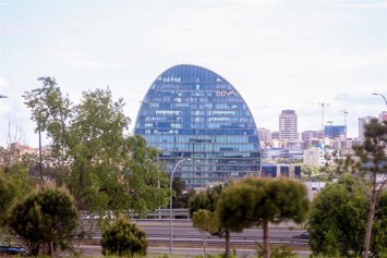 Archivo - Fachada de la sede de BBVA, a 26 de septiembre de 2024, en Madrid (España). 