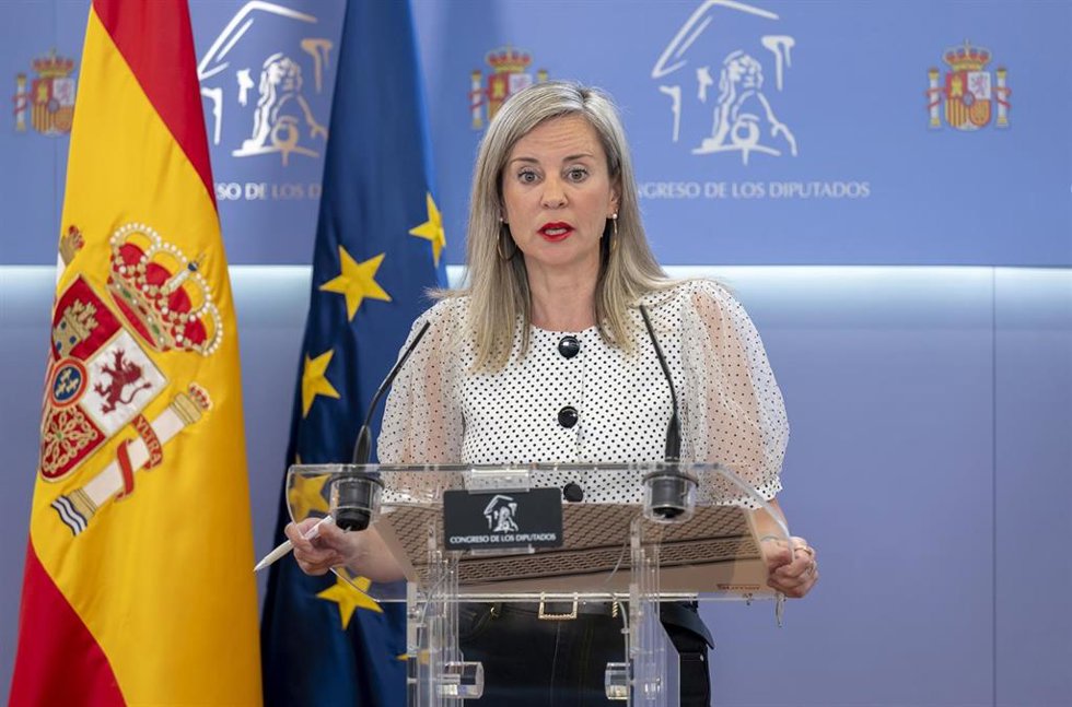 Archivo - La portavoz de SUMAR en el Congreso, Verónica Barbero, durante una rueda de prensa en el Congreso de los Diputados, a 28 de abril de 2026, en Madrid (España).