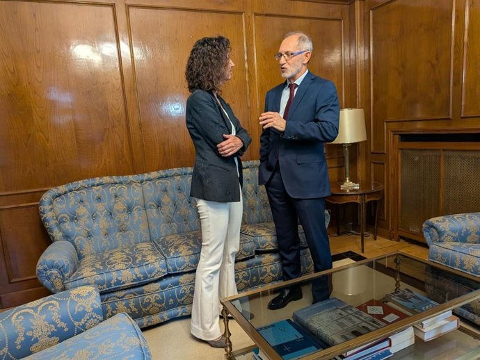 La consejera de Educación, Eva Ledo y el Fiscal Superior, Gabriel Bernal del Castillo.