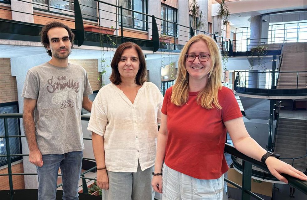 Equipo investigador del ARN que adapta bacterias al estrés, dirigido por la investigadora principal del equipo y profesora del Departamento de Biología Molecular e Ingeniería Bioquímica en la UPO, Francisca Reyes