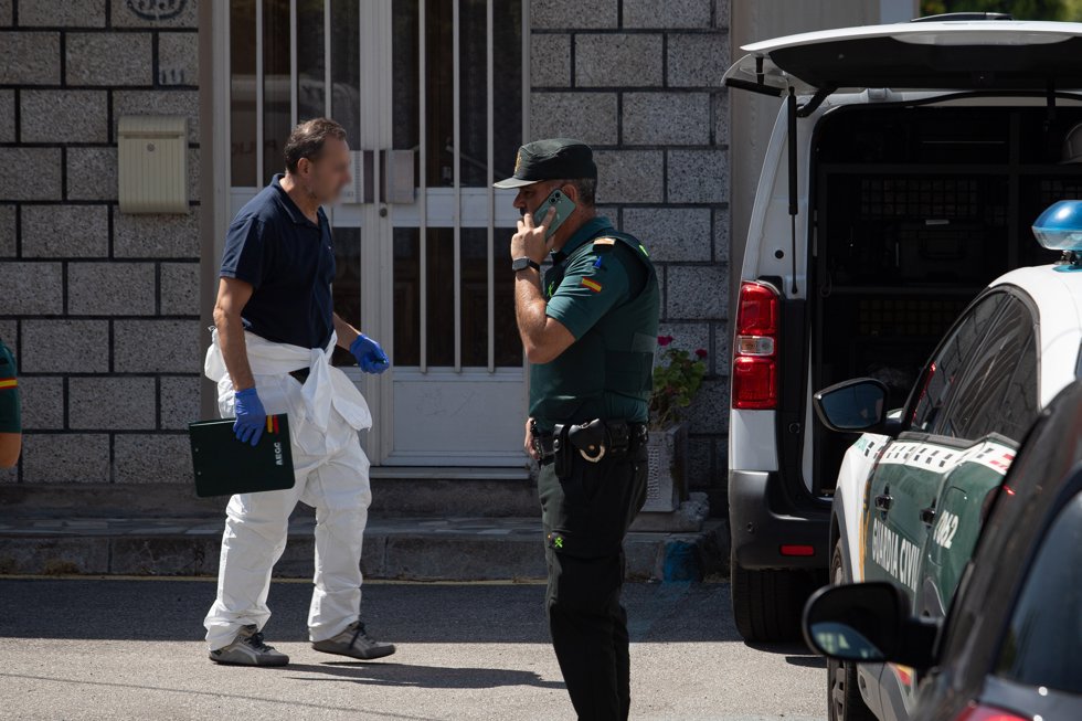 Agentes de la Guardia Civil trabajan en el lugar de los hechos, a 16 de junio de 2026, en Cambados, Pontevedra, Galicia (España).