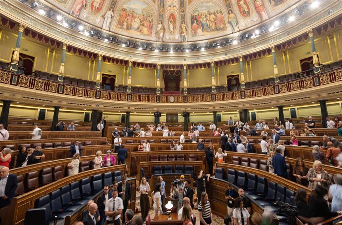 Visitantes durante o Dia de Portas Abertas no Congresso dos Deputados, em 12 de junho de 2026, em Madri (Espanha). Hoje e amanhã, 13 de novembro, acontecem no Congresso os Dias de Portas Abertas.