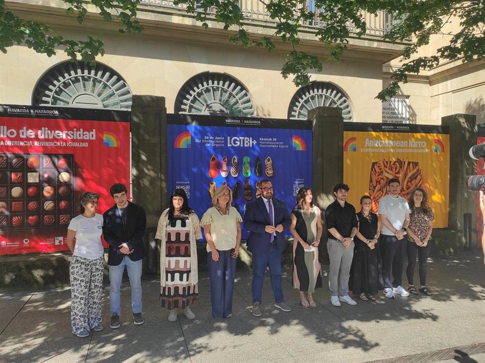 El vicepresidente primero del Gobierno de Navarra y consejero de Presidencia e Igualdad, Javier Remírez, presenta la campaña del Ejecutivo foral por el Día Internacional del Orgullo LGTBI+.