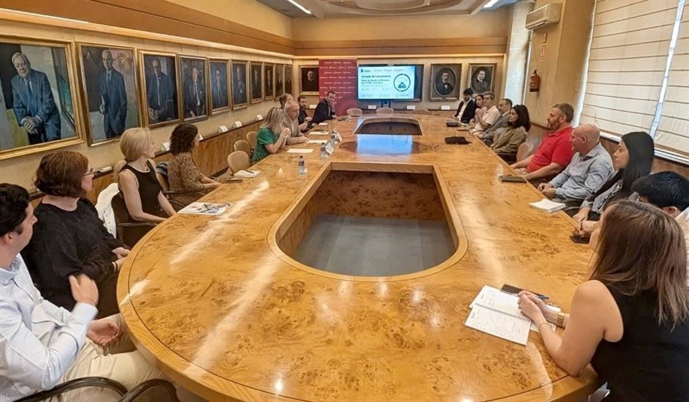 Principado y las cámaras de comercio impulsan planes gratuitos de gestión de residuos para pymes asturianas.