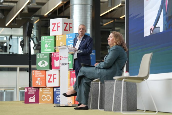 El president executiu del CZFB, Pere Navarro, i la directora executiva del Pacte Mundial de l'ONU Espanya, Cristina Sánchez