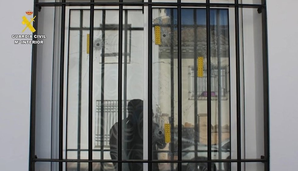 Guardia Civil detiene a los dos supuestos autores de disparos contra una vivienda de Cuevas Bajas a finales de mayo.