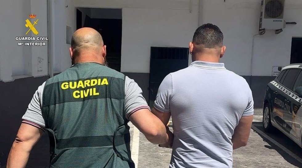 Detención de tres hombres como supuestos implicados en el hurto de 12 catalizadores en vehículos estacionados en la vía pública de la comarca Miajadas-Trujillo (Cáceres)