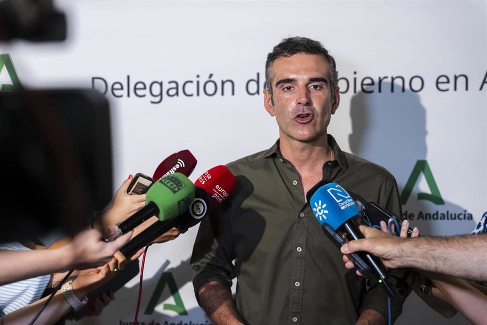 El consejero en funciones de Agricultura, Pesca, Agua y Desarrollo Rural de la Junta de Andalucía, Ramón Fernández-Pacheco, informa en Almería sobre los Consejos Consultivos de Política Pesquera y Agrícola.
