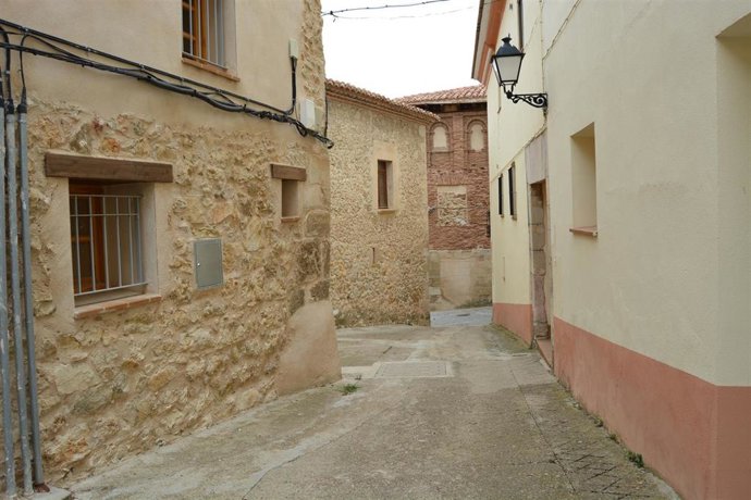 Archivo - Calle de un municipio rural.