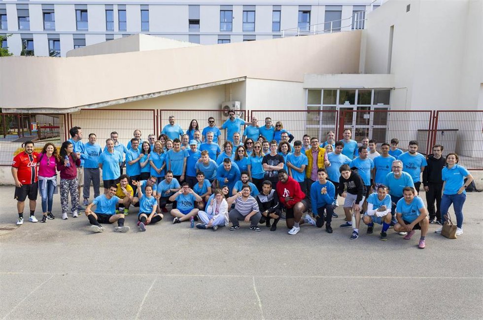 Archivo - El voluntariado de CaixaBank moviliza a 800 voluntarios y beneficia a 18.200 personas vulnerables en Baleares.