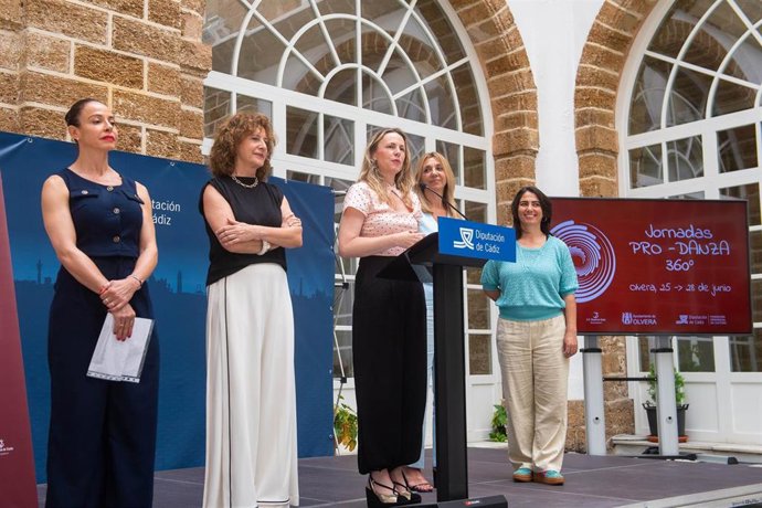 La diputada provincial de Cultura, Vanea Beltrán, presentando las jornadas 'Pro-Danza 360º'.