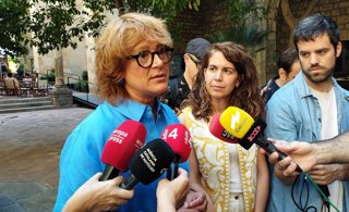 La primera tinent d'alcalde de l'Ajuntament de Barcelona, Laia Bonet, i la regidora de Salut, Marta Villanueva