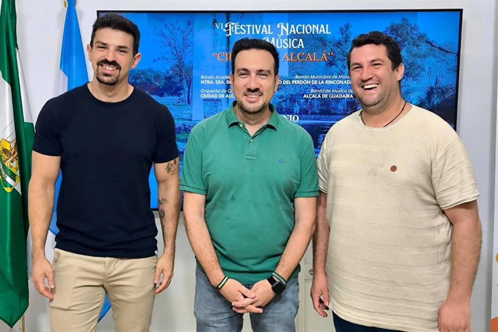 Presentación del VI Festival Nacional de Música 'Ciudad de Alcalá', con el delegado de Cultura de Alcalá, Cristopher Rivas, presidente de la Asociación Musical Nuestra Señora del Águila, Alejandro Leal y su director musical, Angel Lasheras