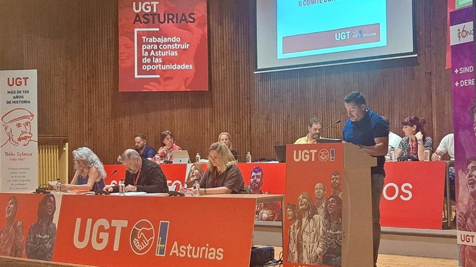 El secretario general de UGT, Javier Fernández Lanero, interviene en el comité del sindicato.