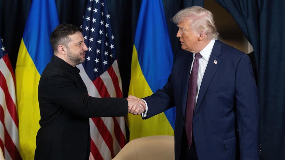 Archivo - Los presidentes de Ucrania y Estados Unidos, Volodimir Zelenski (izquierda) y Donald Trump (derecha), respectivamente, durante un encuentro en enero de 2026 en el marco del Foro de Davos (archivo)