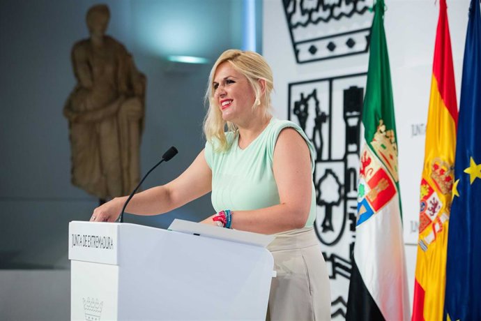 La portavoz de la Junta de Extremadura, Elena Manzano, en la rueda de prensa posterior a la reunión del Consejo de Gobierno