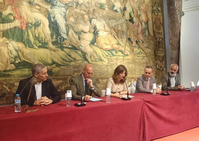 Inauguración del curso de verano de la ULE Constelaciones de Satélites.
