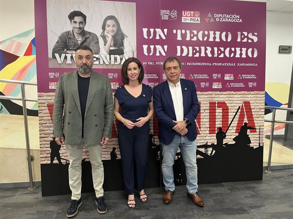 La vicepresidenta de la DPZ, Teresa Ladrero, inaugura la jornada 'Un techo es un derecho', organizada junto a UGT.