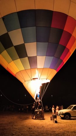 Un momento de la actividad nocturna de iluminación.
