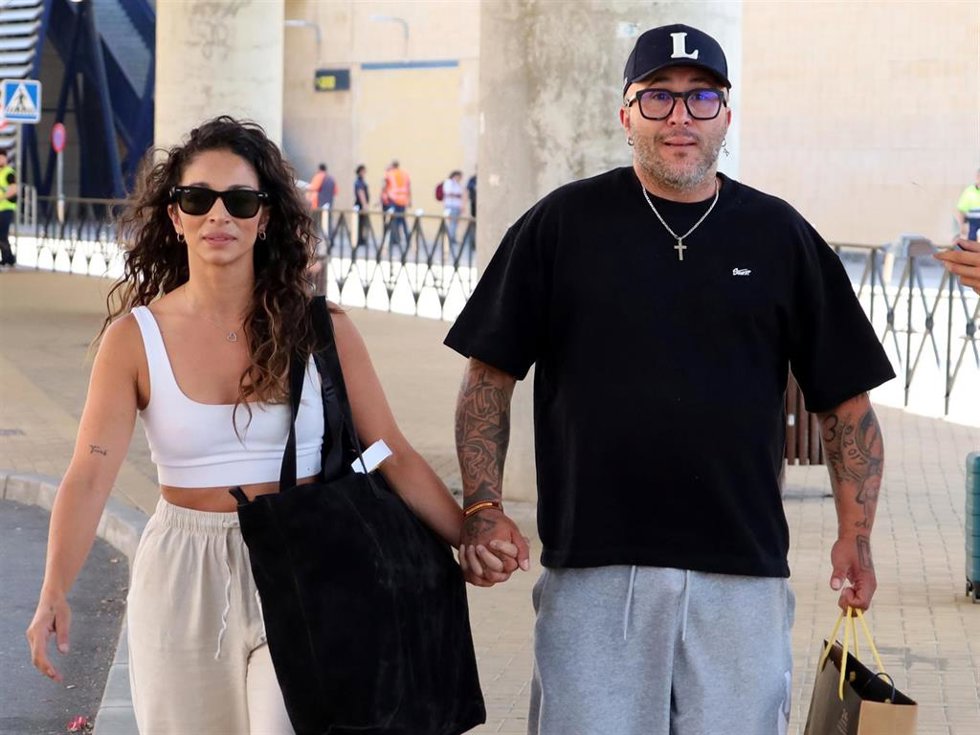 Lola García y Kiko Rivera a su llegada al aeropuerto de Sevilla    Leandro Wassaul / Europa Press FAMOSOS;AEROPUERTO;CAMPAÑA;PUBLICIDAD 16/6/2026