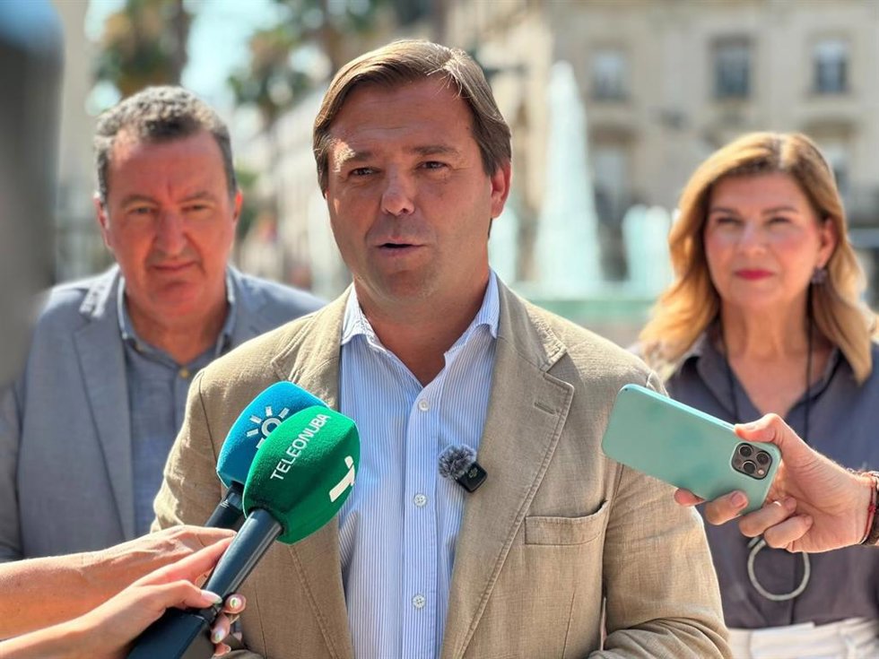 El secretario general del PP de Andalucía y parlamentario, Antonio Repullo, en una atención a los medios en Huelva.