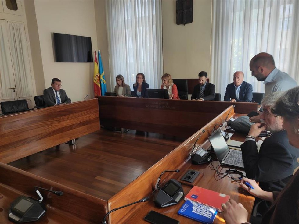Archivo - Comisión de investigación del accidente en la mina de Cerredo, en una imagen de archivo